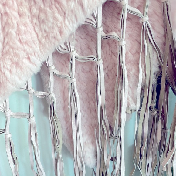 BOHO Fur poncho with leather fringes - Picture 3 of 8